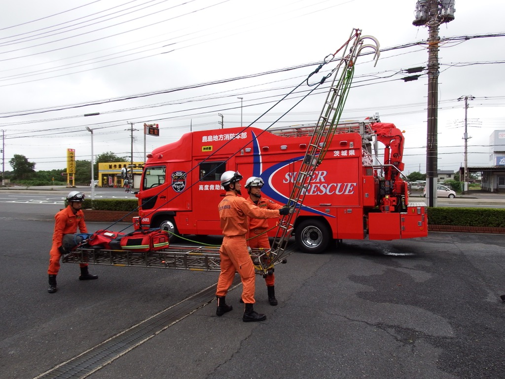 200125救助の基本+α(40,41) はしごクレーン 鹿島地方事務組合消防本部 神栖消防署 警防グループ 高木源史 興部進歩の会OPS 200125救助の基本+α(40,41) はしごクレーン 鹿島地方事務組合消防本部 神栖消防署 警防グループ 高木源史 興部進歩の会OPS